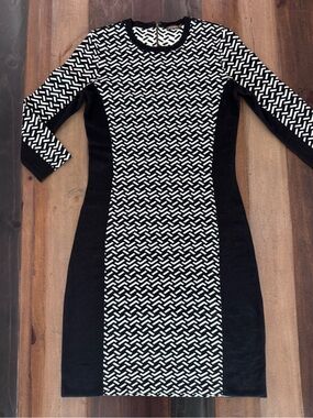J McLaughlin XS Black White Geometric Knit Sheath Dress